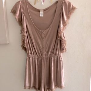 🌈3/$20Like New Cute short/ romper XSmall